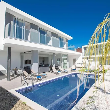 Vila Olive 14 *