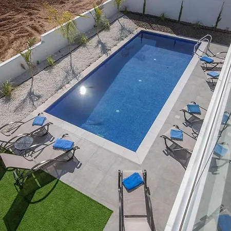 Vila Olive 14 *